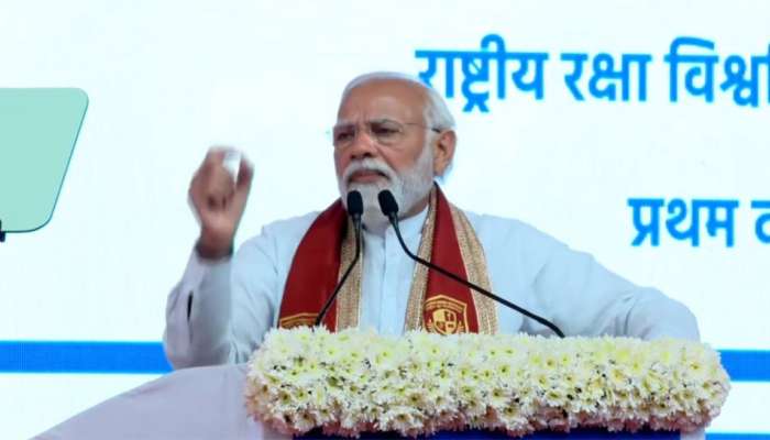 રક્ષા યુનિવર્સિટીમાં PM મોદીએ વિદ્યાર્થીઓને કહ્યું, પોલીસના યુનિફોર્મની છબી બદલવાનો સમય હવે આવી ગયો છે