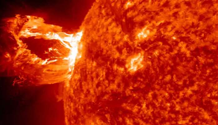 Solar storm 2022: માત્ર 24 કલાકમાં જ પૃથ્વી સાથે અથડાશે મહાવિનાશકારી સોલર સ્ટોર્મ, વીજળી જશે અને મોબાઈલ ફોન ખરાબ થવાની શંકા
