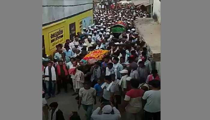 હિંસા વચ્ચે કોમી એકતાનું આનાથી મોટું ઉદાહરણ નહિ મળે, હિન્દુ-મુસ્લિમ મિત્રોની એકસાથે અંતિમયાત્રા નીકળી હિંસા વચ્ચે કોમી એકતાનું આનાથી મોટું ઉદાહરણ નહિ મળે, હિન્દુ-મુસ્લિમ મિત્રોની એકસાથે અંતિમયાત્રા નીકળી