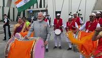 ડેનમાર્કમાં પીએમ મોદી ભારતીયોને મળ્યા, અનોખા અંદાજમાં વગાડ્યું દેશી ઢોલ, જુઓ VIDEO