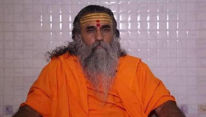 ચાર દિવસથી ગુમ હરીહરાનંદ બાપુ મળ્યા, મહારાષ્ટ્રમાં એક સેવક સાથે થયો ભેટો ચાર દિવસથી ગુમ હરીહરાનંદ બાપુ મળ્યા, મહારાષ્ટ્રમાં એક સેવક સાથે થયો ભેટો