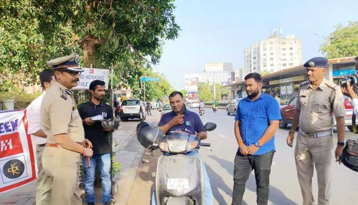 ટ્રાફિક પોલીસનો નવતર પ્રયોગ, ટ્રાફિક નિયમો ભગ કરનાર વાહનચાલકોને પોલીસે ગુલાબજાબું ખવડાવ્યા પછી....