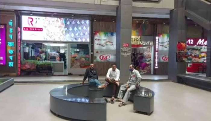 સુરતના સુખના દિવસો ગયા, મોંઘવારીને કારણે કાપડના વેપારીઓનો મરો થયો, રાહ જોયે પણ ગ્રાહ