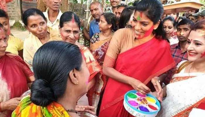 IAS Keerthi Jalli: સ્ટેડિયમમાં કૂતરાને ફેરવનાર IAS કપલ પછી અહેવાલોમાં કેમ છવાયેલા છે આ IAS? લોકો કરી રહ્યા છે પ્રશંસા