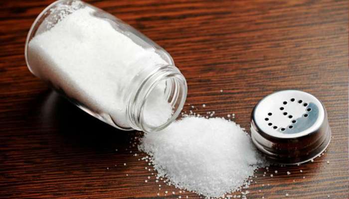 Salt Remedies: એક ચપટી મીઠું...તમારું નસીબ ચમકાવી શકે છે, તમને માલામાલ કરી શકે છે Salt Remedies: એક ચપટી મીઠું...તમારું નસીબ ચમકાવી શકે છે, તમને માલામાલ કરી શકે છે