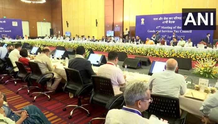 GST Council: બેઠકમાં બીજા દિવસે રાજ્યોને ઝટકો, ગેમિંગ-કસીનો પર થયો આ નિર્ણય GST Council: બેઠકમાં બીજા દિવસે રાજ્યોને ઝટકો, ગેમિંગ-કસીનો પર થયો આ નિર્ણય