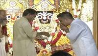 રથયાત્રા સંપન્ન થયા બાદ ભગવાન માટે મંદિરના દ્વાર ખૂલ્યા... ગર્ભગૃહમાં પ્રવેશ આપીને પ