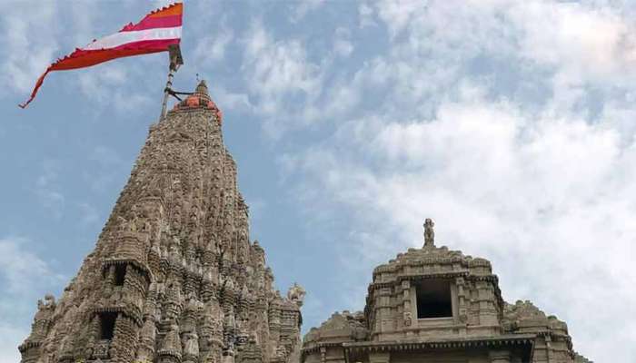જગત મંદિર દ્વારકામાં કેમ અડધી પાટલીએ ધજા ચઢે છે, અબોટી બ્રાહ્મણો સાથે સંકળાયેલી આ વાત છે રોચક