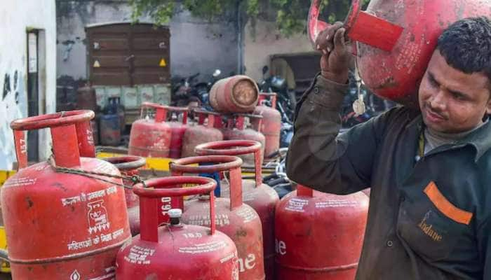 થોડાક જ કલાકો બાકી! મફતમાં 3 LPG સિલિન્ડર મેળવવા માટે ફટાફટ પતાવો આ કામ 