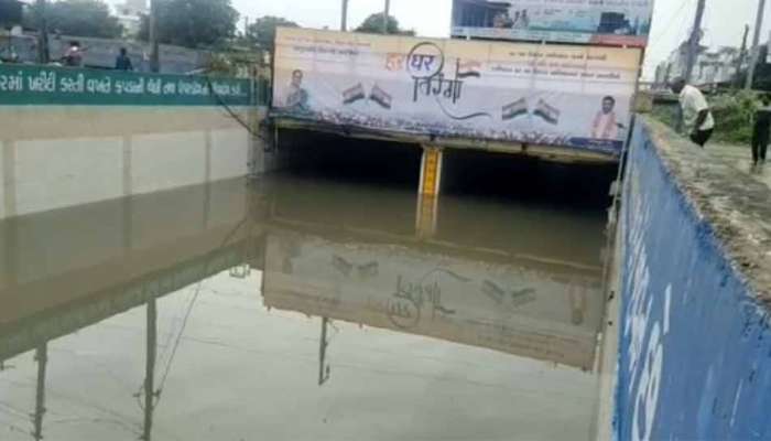 ગુજરાતમાં વરસાદના Live અપડેટ : આગાહીને કારણે અનેક શહેરો રેડ એલર્ટ પર
