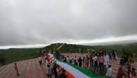 કચ્છના સૌથી ઉંચા શિખર કાળા ડુંગર પર ઢંકાય એવો તિરંગો લહેરાવ્યો, જુઓ અદ્દભૂત PHOTOs