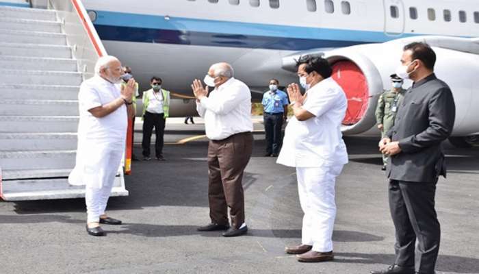 PMનો બે દિવસ ગુજરાત પ્રવાસ: મોદી અમદાવાદ પહોંચ્યા, થોડીવારમાં રિવરફ્રન્ટ પહોંચશે