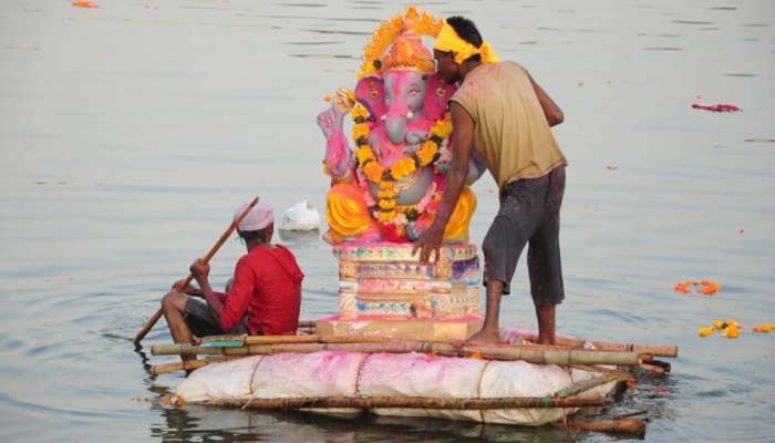 Ganesh Visarjan: આજે બજારમાં નિકળતાં પહેલાં જાણી લો કયા રૂટ રહેશે બંધ ? આ છે વૈકલ્પિક રૂટ