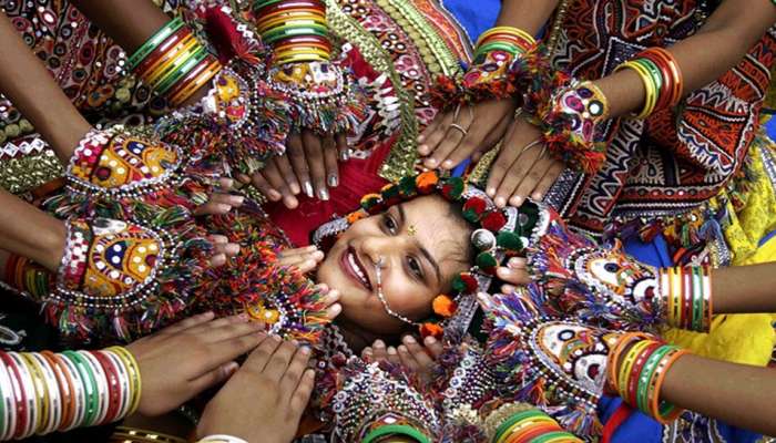 Navratri Fashion Trends: નવરાત્રિમાં છવાઈ જવા માટે અપનાવો આ શાનદાર ફેશન ટ્રેન્ડ