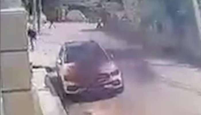 Mechanic burnt Mercedes for not getting money for work, see Video