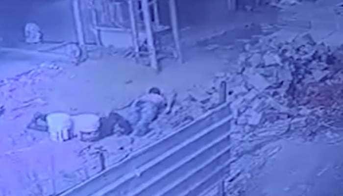 અમદાવાદમાં એસ્પાયર-2માં બનેલી દુર્ઘટનાના LIVE દૃશ્યો: નીચે પડતા શ્રમિકો CCTVમાં કેદ