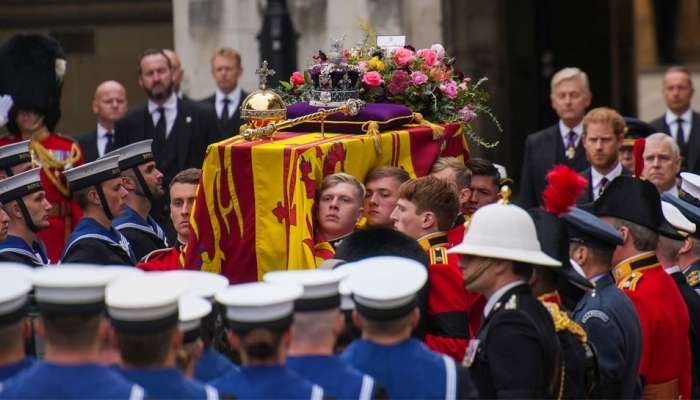 Queen Elizabeth II Funeral: વિંડસર કિલ્લામાં પહોંચ્યું મહારાણી એલિઝાબેથ-2 નું તાબૂત, પતિ પ્રિંસ ફિલિપની બાજુમાં દફનાવાશે