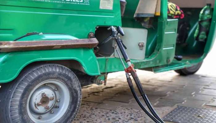 CNG Price Hike : લોકોની હાલત સૂડી વચ્ચે સોપારી જેવી, અદાણી CNG ના ભાવમાં થયો તોતિંગ વધારો