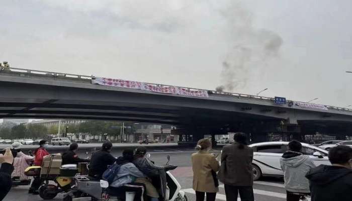 'તાનાશાહ ગદ્દાર શી જિનપિંગને હટાવો', ચીનમાં રસ્તાઓ પર લાગ્યા બેનર