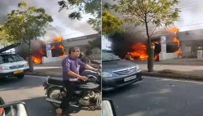 રાજકોટમાં TVS ના શો-રૂમમાં લાગી ભીષણ આગ, મોંઘીદાટ ગાડીઓ બળીને ખાખ થઈ