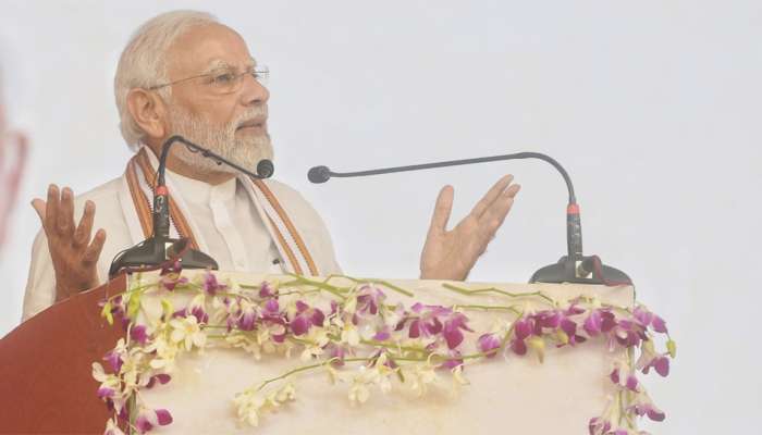 PM Modi એ પૂછ્યું- 'શું ગુજરાત અને ગુજરાતીઓની છબિ ખરાબ કરનારાઓને માફ કરવા જોઇએ'? 