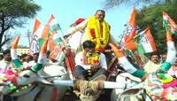 Gujarati Election 2022: બળદગાડામાં સવાર થઈને સુખરામ રાઠવાએ નોંધાવી ઉમેદવારી