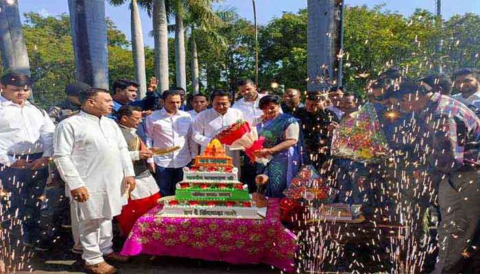 કમલનાથના બર્થડેની કેક પર મચી ભારે બબાલ!, CM શિવરાજસિંહ ચૌહાણે કહ્યું- આ હિન્દુઓનું અપમાન