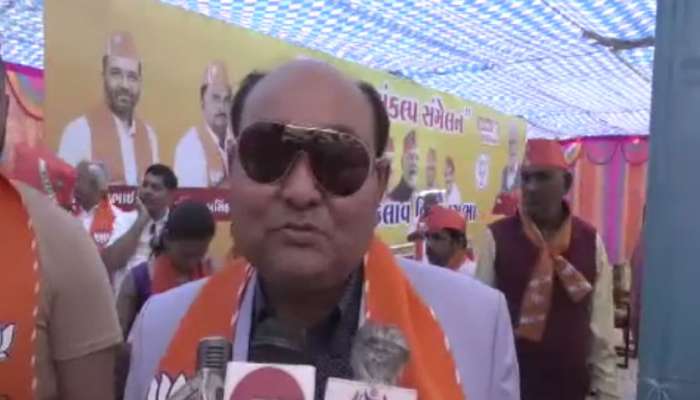 NRI In Gujarat Election : અમેરિકાના NRI ને પડ્યો ગુજરાતની ચૂંટણીમાં રસ, મુકેશભાઈ પોતાના દીકરા-દીકરી સાથે વોટ આપવા દેશમાં આવ્યા  