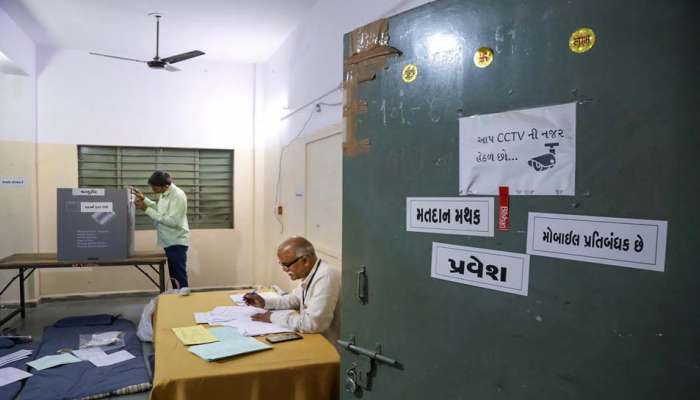 મતદાન પહેલા મતદારો માટે જરૂરી સ્પષ્ટતા, મતદાન મથકમાં મોબાઈલ લઈ જવા પર પ્રતિબંધ