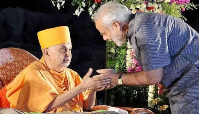 PM મોદીની જીતનું રહસ્ય પ્રમુખ સ્વામી મહારાજની પેન, જે તેમને આર્શીવાદ રૂપે મળતી હતી