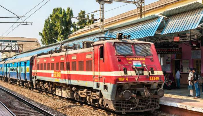 Indian Railways: ટ્રેનમાં ભૂલેચૂકે આ 4 વસ્તુઓ સાથે ન રાખવી, નહીં તો પહોંચી જશો સીધા જેલમાં!
