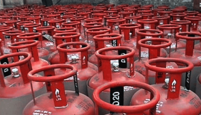 LPG Price Hike: નવા વર્ષના પહેલાં દિવસે જ ગેસ સિલિન્ડરના ભાવમાં ભડકો