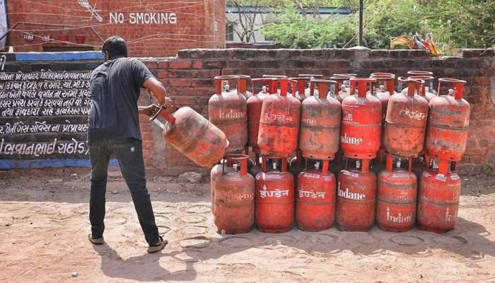 LPG News: વર્ષમાં તમે લઈ શકશો 15 એલપીજી સિલિન્ડર, પરંતુ બધા સિલિન્ડર પર સબસિડી નહીં મળે, જાણો કેમ?
