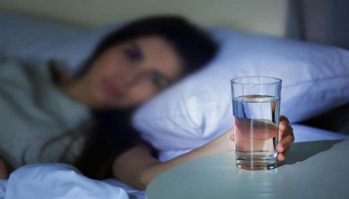 રાત્રે સૂતા પહેલા ક્યારેય ન પીવું પાણી, વધે છે ગંભીર બીમારી થવાનું જોખમ