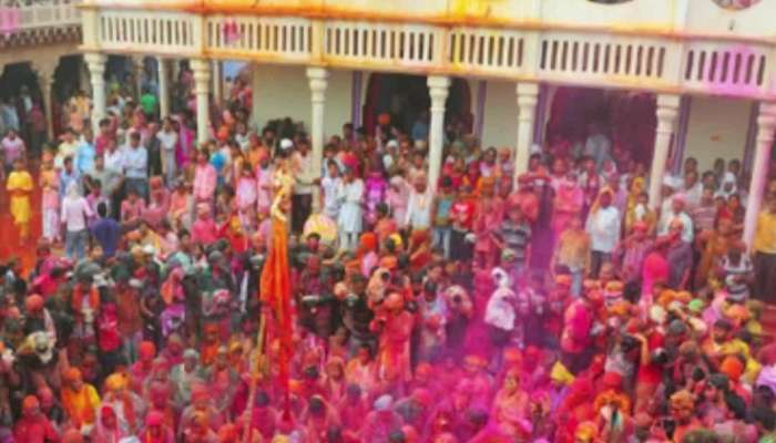 શ્રી કૃષ્ણની જન્મભૂમિમાં હોળીના રંગો છવાયા, મંદિરોમાં ભક્તોની ભારે ભીડ