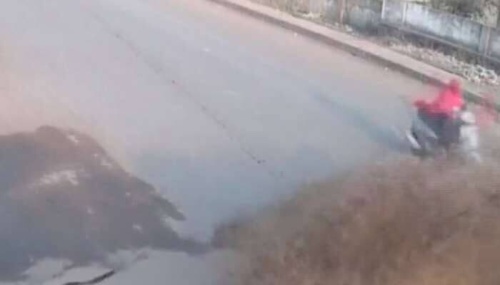 Viral Video: રસ્તા પર અચાનક આવી સુનામી, પાઈપલાઈન ફાટતા આવ્યું પૂર અને પછી..