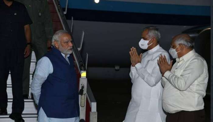 PM મોદી અમદવાદ એરપોર્ટ પહોંચ્યા, CM ભૂપેન્દ્ર પટેલ,પાટીલ સહિતના નેતાઓએ કર્યું સ્વાગત