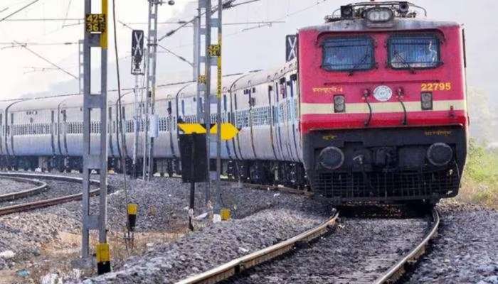Indian Railways: ટ્રેનમાં બરાબર મુસાફરી ટાણે જ ટિકિટ ખોવાઈ જાય તો શું કરવું? અપનાવો આ રીત, આરામથી કરી શકશો મુસાફરી