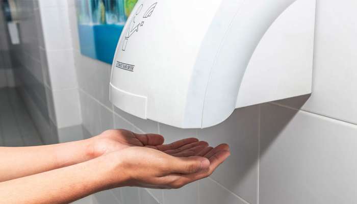 Hand Dryer નો ઉપયોગ કરતા ચેતજો, નહીં તો બેક્ટેરિયાથી ભરાઈ જશે હાથ
