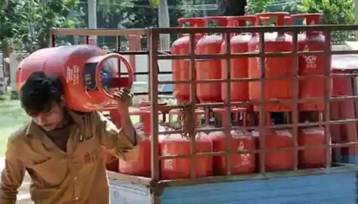 LPG Price: ગેસના ભાવ પર મોટું અપડેટ, કેન્દ્ર સરકારે લીધો એવો નિર્ણય, સસ્તો થઈ ગયો LPG Cylinder!