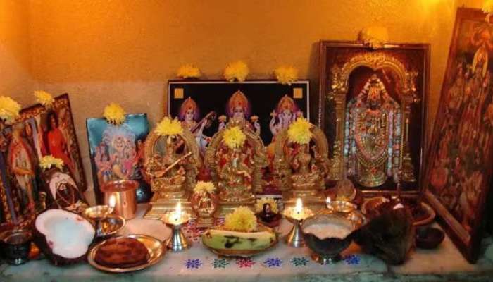 Vastu shastra: અશુભ માનવામાં આવે છે વસ્તુઓ, ઘરના મંદિરમાં ભૂલથી પણ ના રાખો 