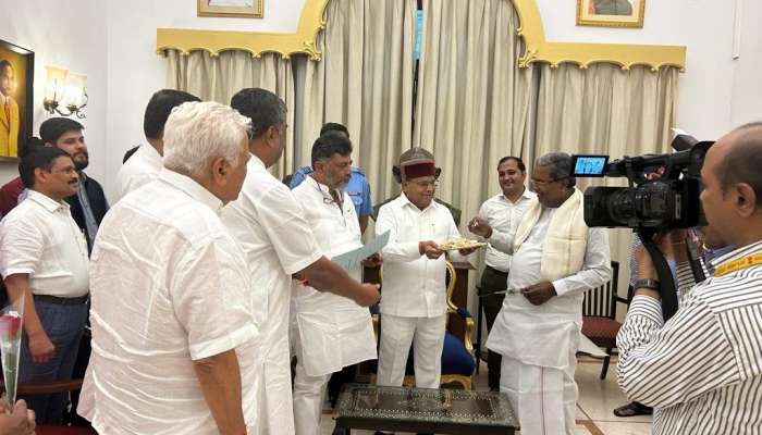 Karnataka New CM: સિદ્ધારમૈયા કોંગ્રેસ ધારાસભ્ય દળના નેતા તરીકે ચૂંટાયા, રાજ્યપાલને મળી સરકાર બનાવવાનો દાવો રજૂ કર્યો 