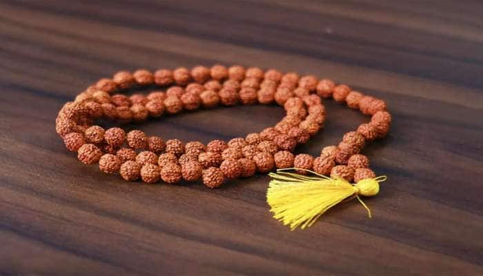 Rudraksha: રુદ્રાક્ષ પહેરી ક્યારેય ન કરવા આ કામ, કરશો ભુલ તો જીવનમાં વધશે સમસ્યાઓ