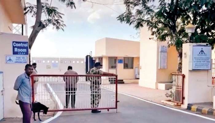 Biparjoy Cyclone: વાવાઝોડાની ગંભીરતા.. વર્ષો પછી રાજકોટ સહિત સૌરાષ્ટ્રના બધા જ એરપોર્ટ બંધ, માત્ર ઈમરજન્સી ફ્લાઈટ થશે ઓપરેટ