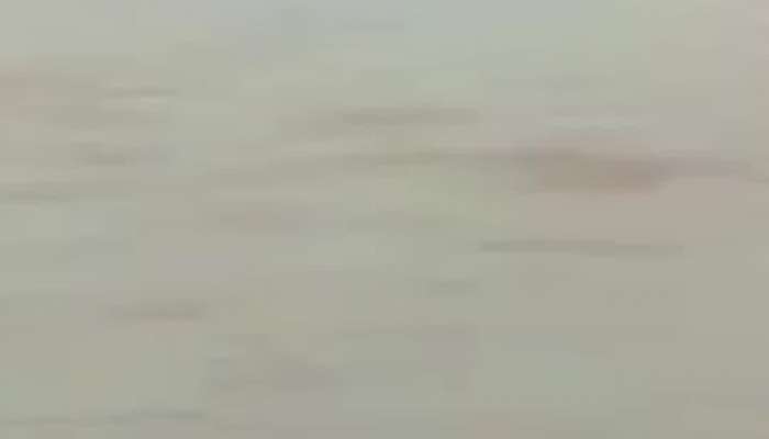 ઉનામાં નદીના પ્રવાહમાં ફસાયેલા યુવક માટે પોલીસ બની દેવદૂત, જુઓ રેસ્ક્યુનો વીડિયો