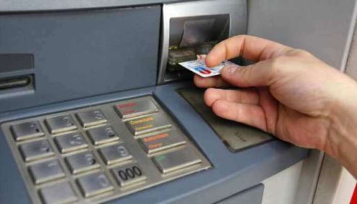 ATM ની એક ભૂલ...વ્યક્તિએ ફાયદો ઉઠાવીને ખાતામાં 10 હજાર હોવા છતાં 9 કરોડ ઉપાડી લીધા