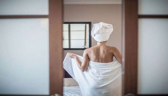 Towel Wrapping: નહાયા પછી આ રીતે ક્યારેય ન લપેટવો ટુવાલ, આ ભુલ નોંતરે છે ગંભીર બીમારીઓને