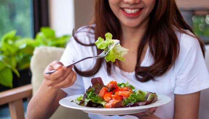 Monsoon Diet: ચોમાસામાં આ 4 વસ્તુઓ ખાવાનું ટાળજો, નહીં તો વધી જશે હોસ્પિટલના ધક્કા