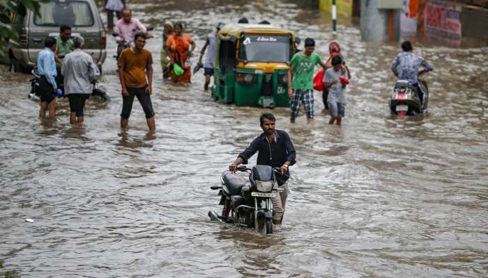 Gujarat Rain: ગુજરાતમાં આજે પણ આ વિસ્તારોમાં અતિ ભારે વરસાદની આગાહી, વાંચીને જ ઘરની બહાર પગ મૂકજો
