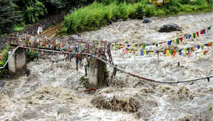 Heavy Rain Alert: હવામાન વિભાગનું રેડ એલર્ટ! આજે અહીં ઘોડા, ગાડી અને રીક્ષા બધુ તણાઈ જાય એવો વરસાદ પડશે!
